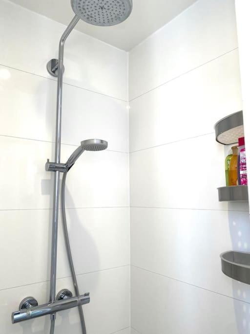 Logement Entier - Appartement Cosy De 2 Pieces パリ エクステリア 写真